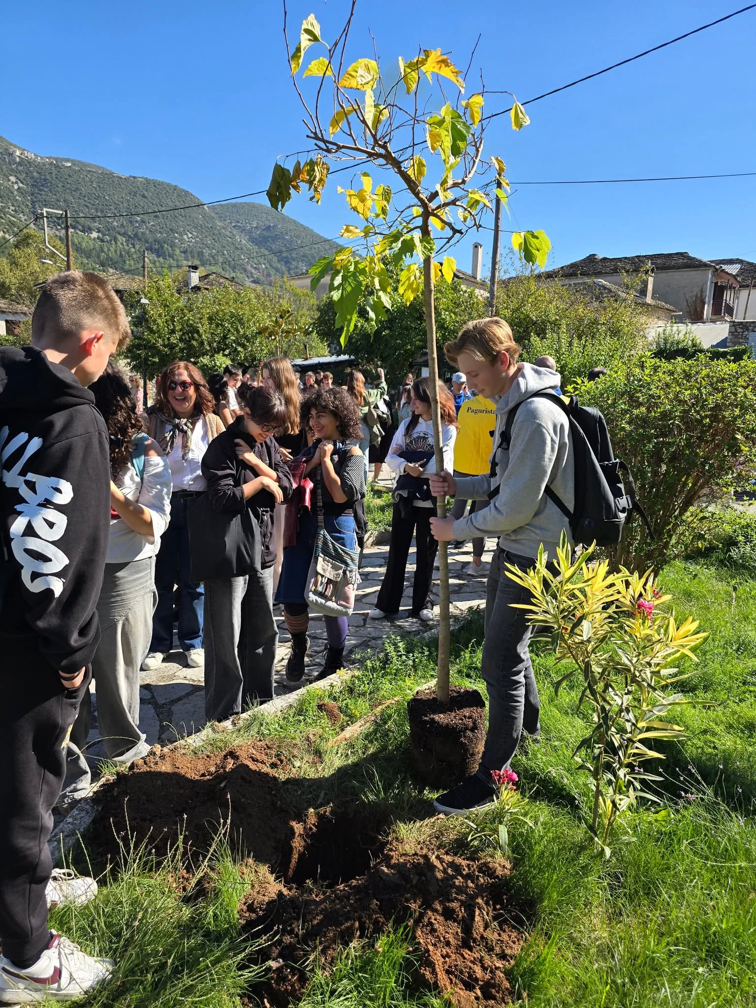 Δενδροφύτευση εθελοντών & μαθητών!